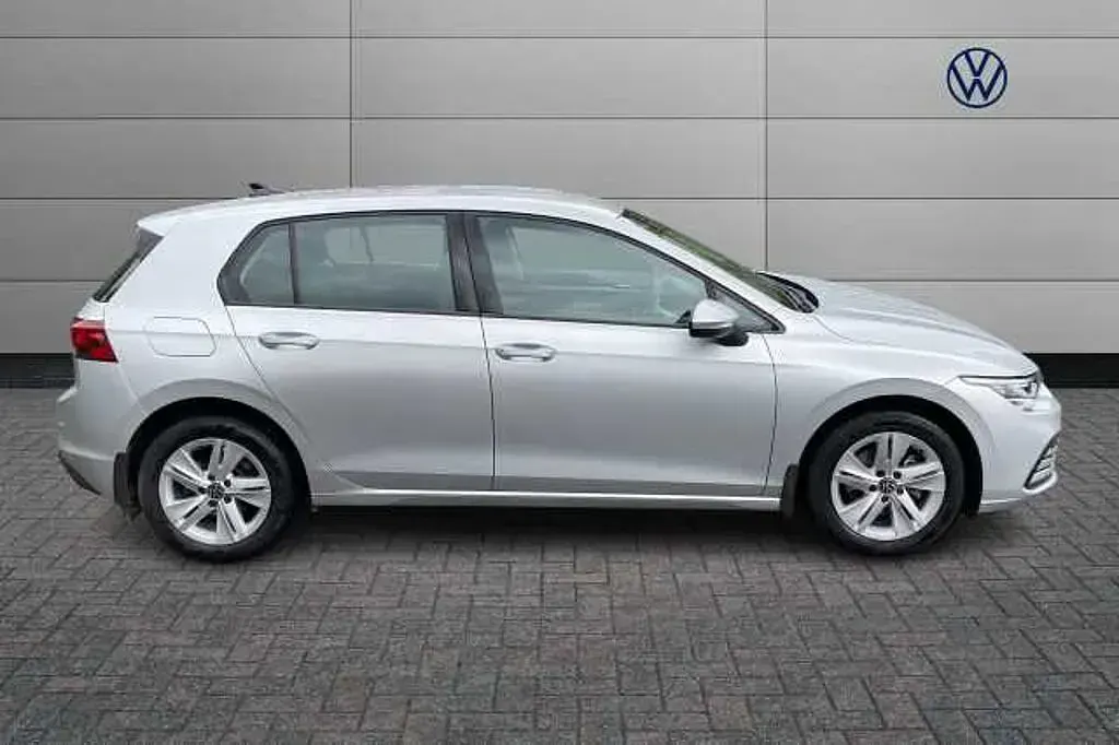 Begagnad VW Golf VIII 130 HK (95 kW) 2021