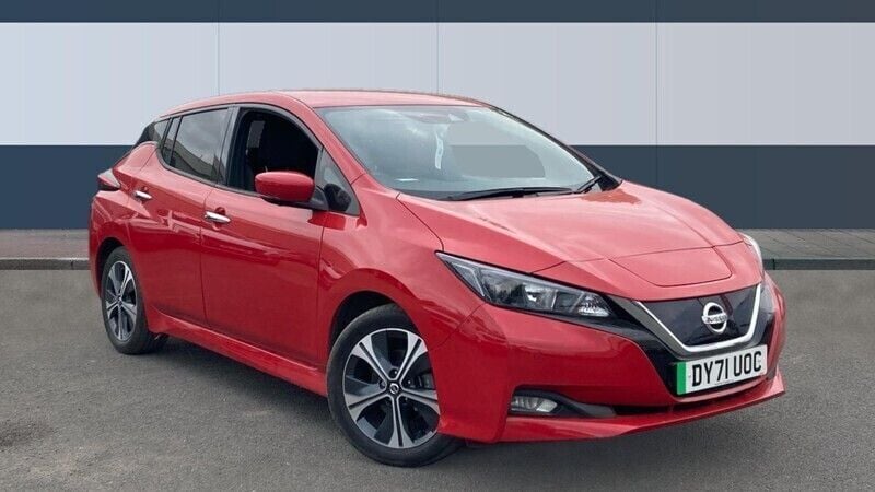 Red Used 2021 Nissan Leaf N-Connecta Hatchback | £8,809 (Super price) - Image 1/4