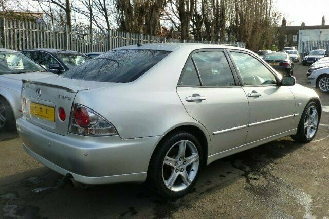 Used Lexus IS300 211 HP (155 kW) 2002 Sedan