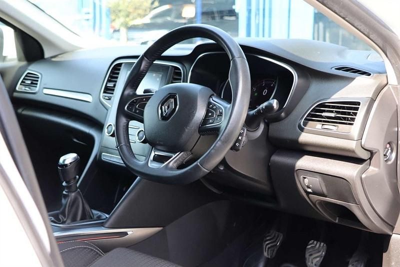 Używany Renault Mégane IV Iconic 2020 Biały Hatchback