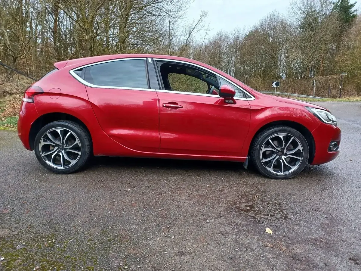 Used DS Automobiles DS4 Prestige 150 HP (110 kW) 2017 Red Hatchback