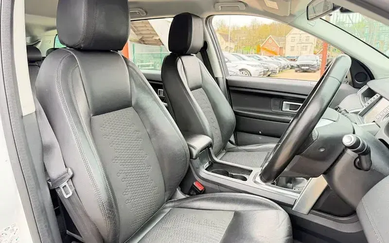 Used Land Rover Discovery Sport SE 180 HP (132 kW) 2019 White SUV