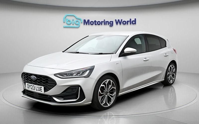Usado Ford Focus ST-Line 155 HP (114 kW) 2022 Prateado Citadino