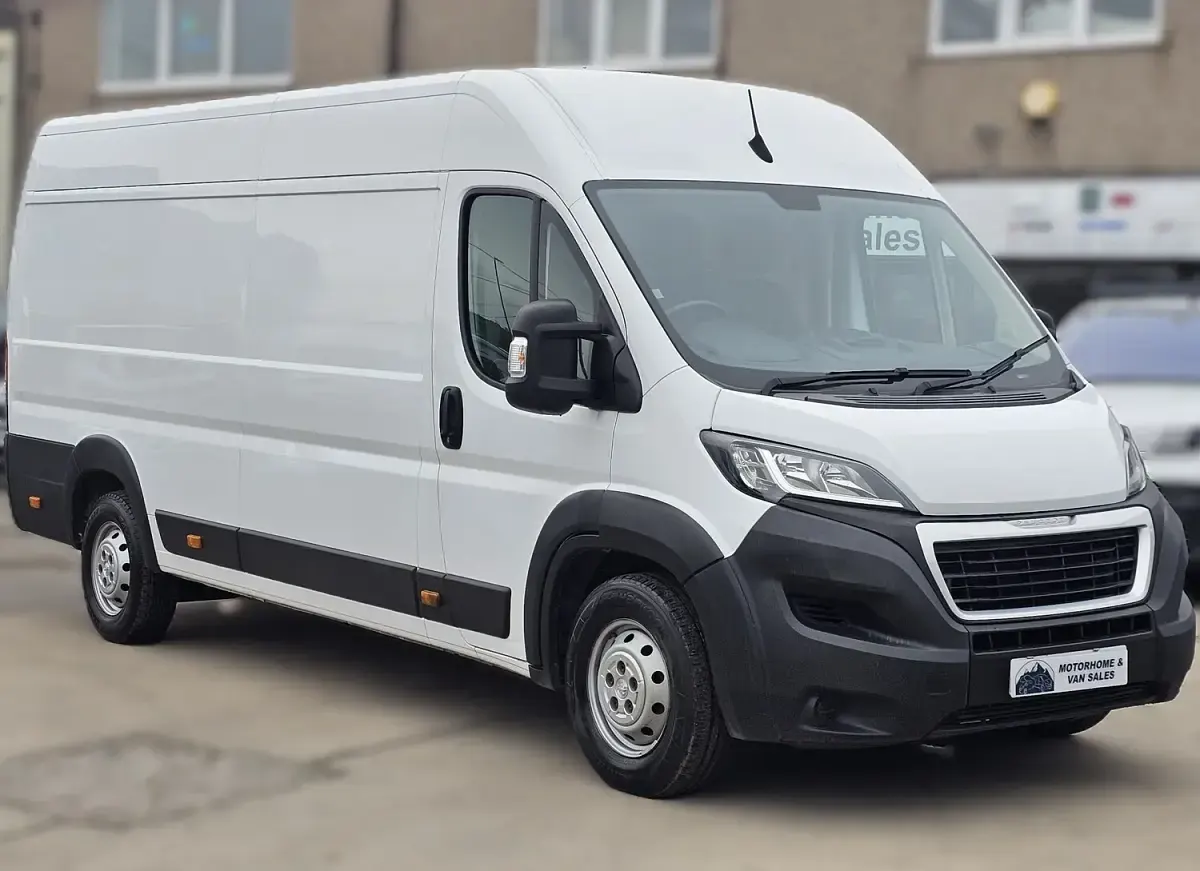 Used Peugeot Boxer 140 HP (102 kW) 2021 White Van