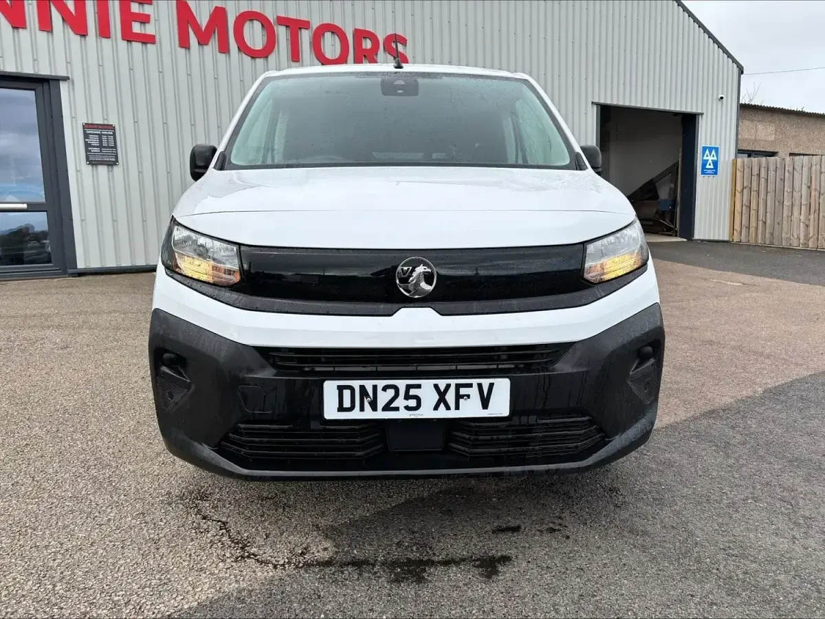 Used Vauxhall Combo 100 HP (73 kW) 2025 White MPV