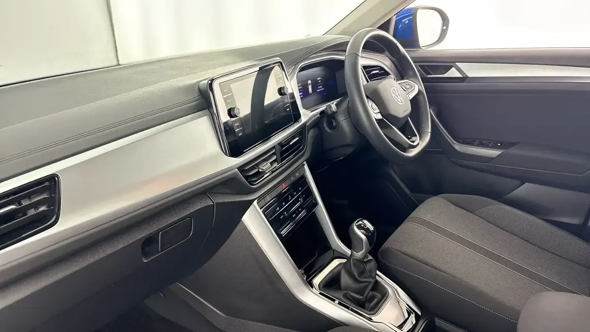 Used VW T-Roc Life 150 HP (110 kW) 2024 Blue SUV