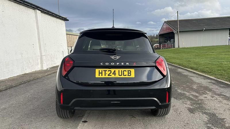 Used Mini Cooper S Hatch 201 HP (147 kW) 2024 Black Hatchback