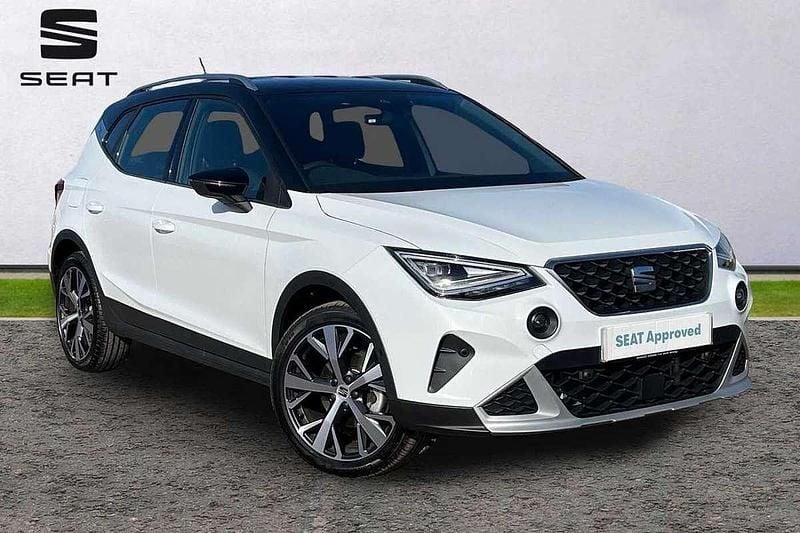 White Used 2025 Seat Arona Xperience Lux SUV | £20,995 (A bit pricey) - Image 1/4