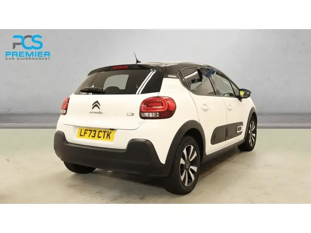 Used Citroën C3 PureTech 108 HP (79 kW) 2024 Polar white Hatchback