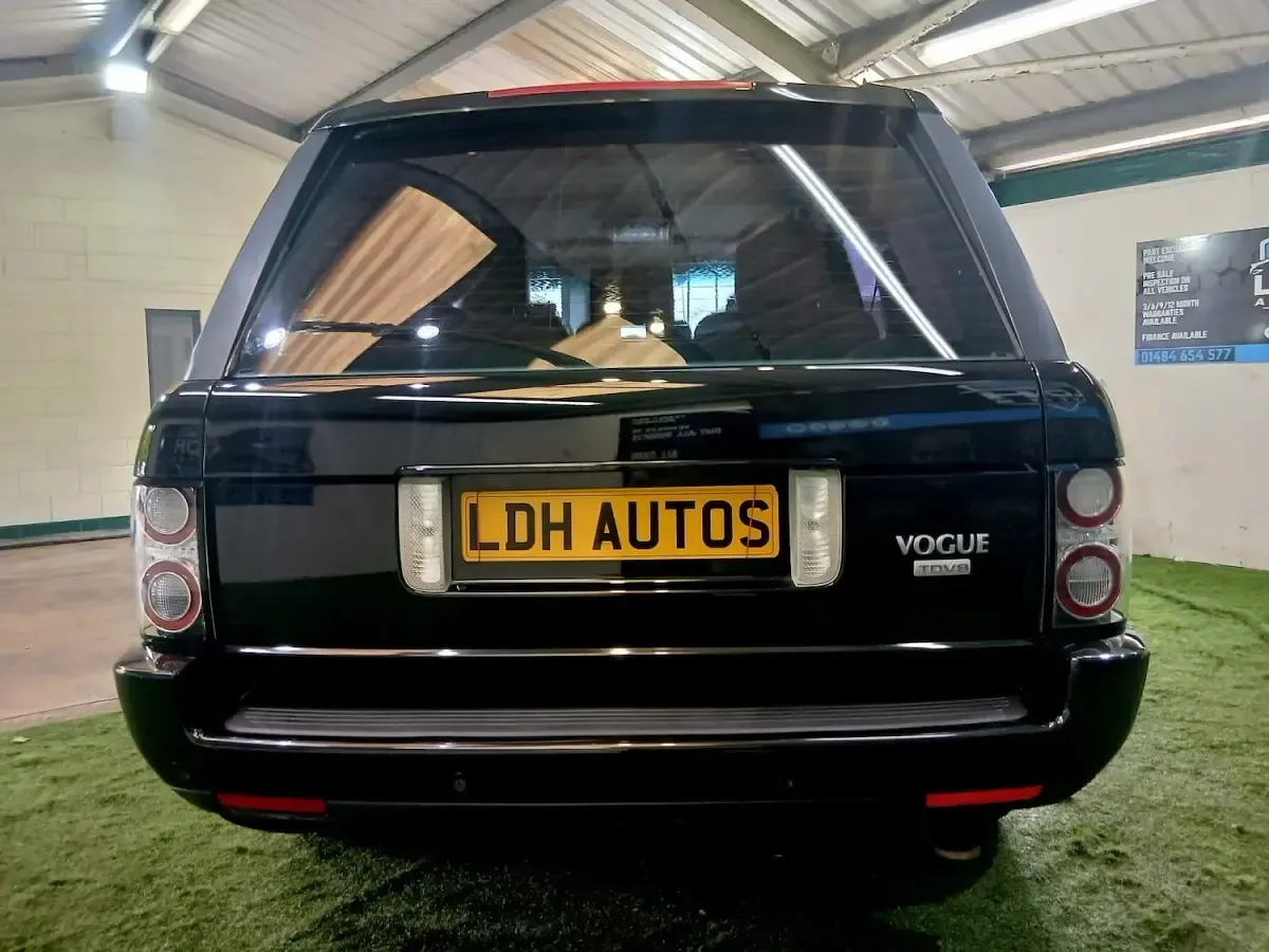 Used Land Rover Range Rover Vogue 313 HP (230 kW) 2011 Black SUV