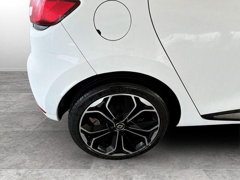 Used Renault Clio IV Iconic 75 HP (55 kW) 2018 White Hatchback