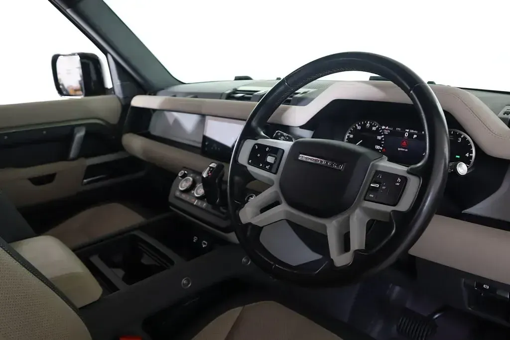 Used Land Rover Defender SE Dynamic 250 HP (183 kW) 2022 Green SUV