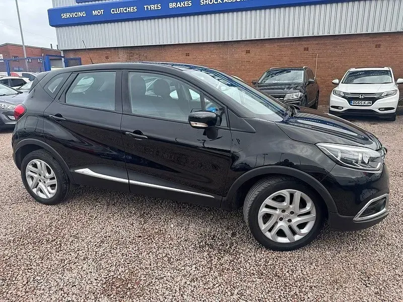 Second-hand Renault Captur Dynamique 90 CP (66 kW) 2017 Negru SUV
