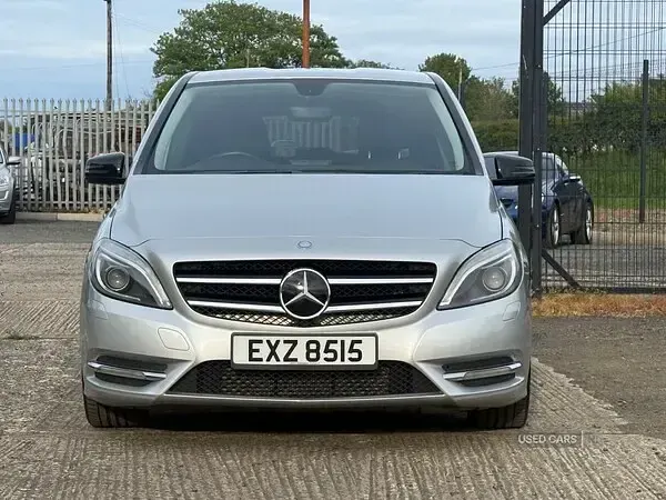 Used Mercedes B180 122 HP (89 kW) 2013 Silver Hatchback