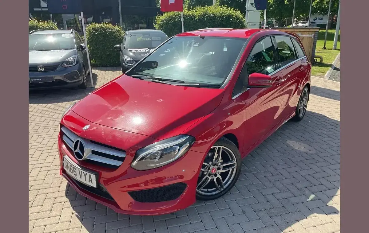 Used Mercedes B200 AMG Line Premium 134 HP (98 kW) 2016 Red Hatchback
