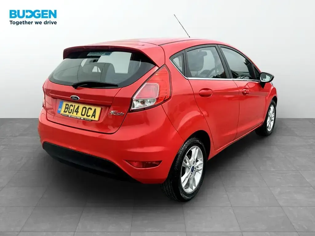Used Ford Fiesta Zetec 82 HP (60 kW) 2014 Red Hatchback