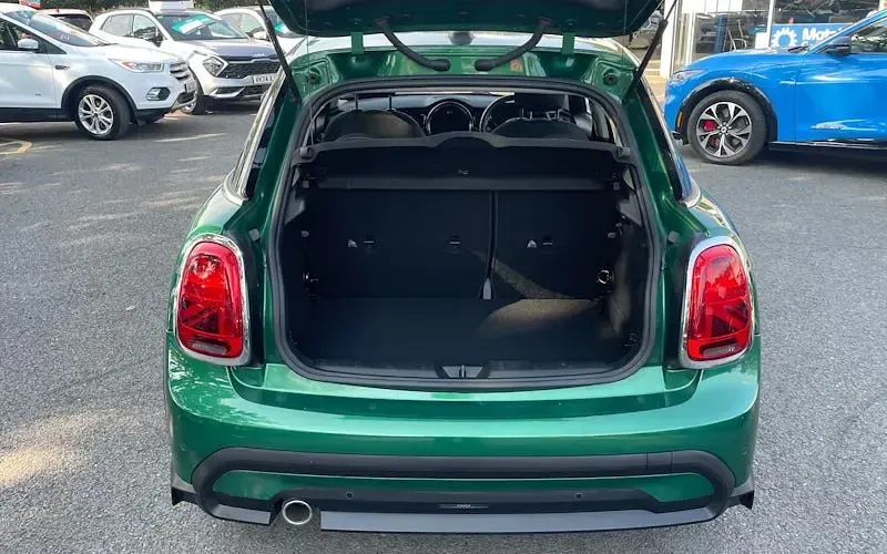 Used Mini Cooper Classic 136 HP (100 kW) 2023 Green Hatchback