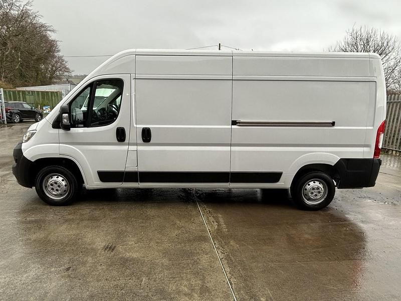 Used Vauxhall Movano 140 HP (102 kW) 2024 White