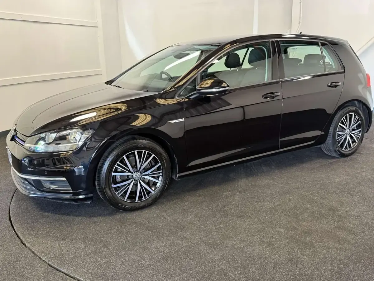 Second-hand VW Golf VII SE 130 CP (95 kW) 2018 Negru Hatchback