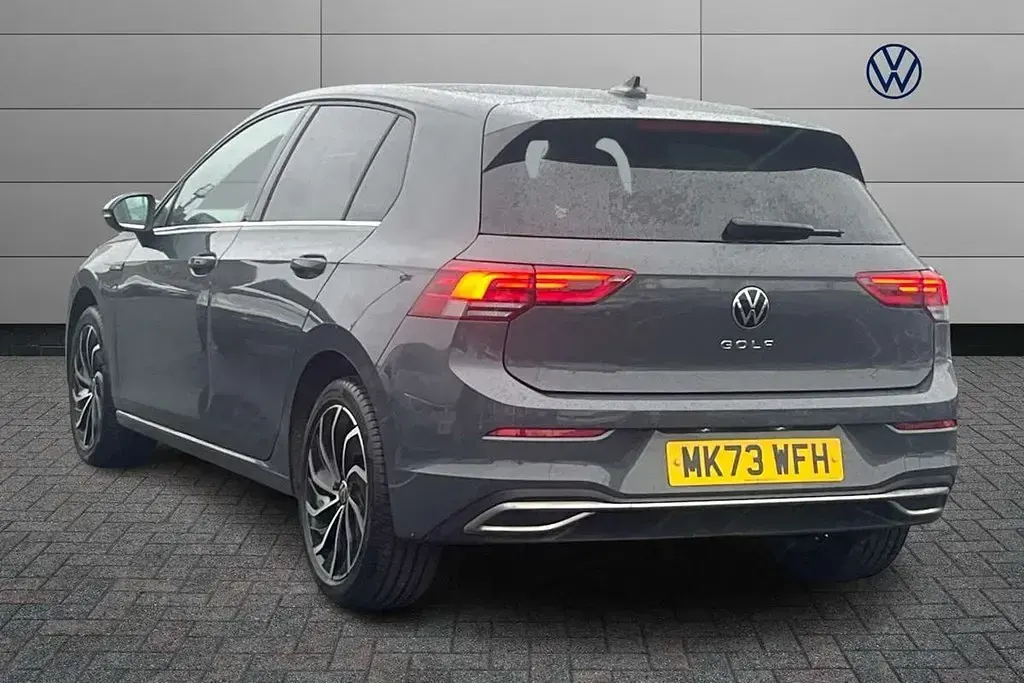 Usado VW Golf VIII Edition 150 CV (110 kW) 2023 Gris Utilitario