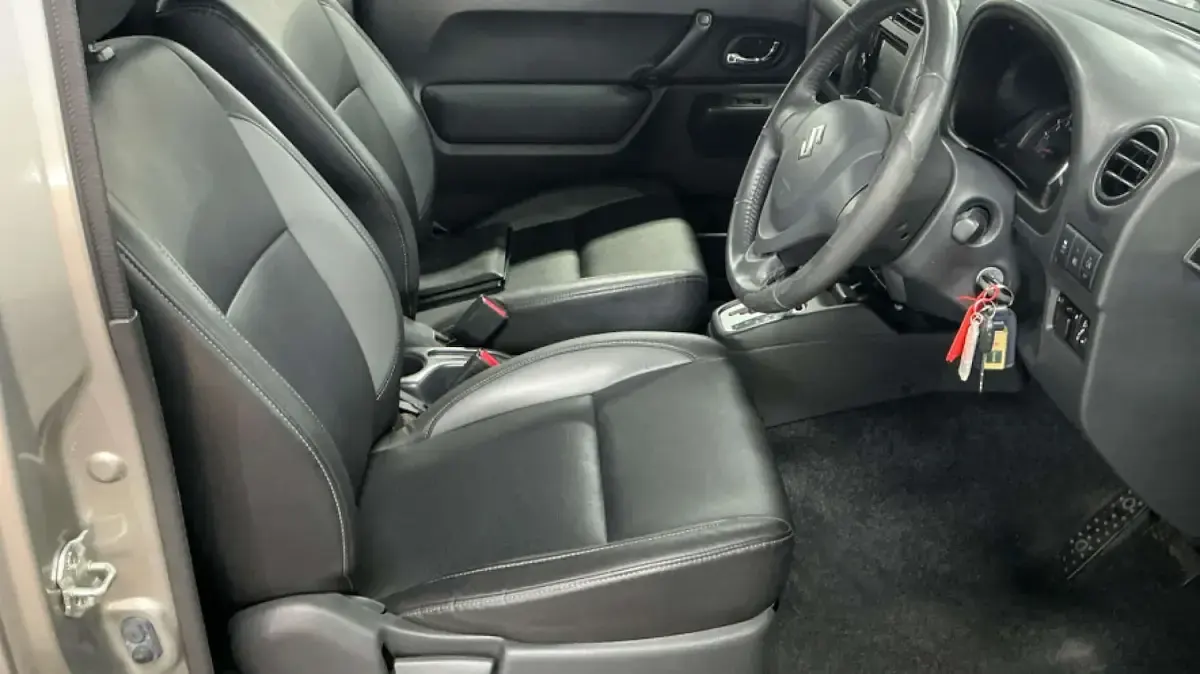 Used Suzuki Jimny SZ4 85 HP (62 kW) 2016 Silver SUV