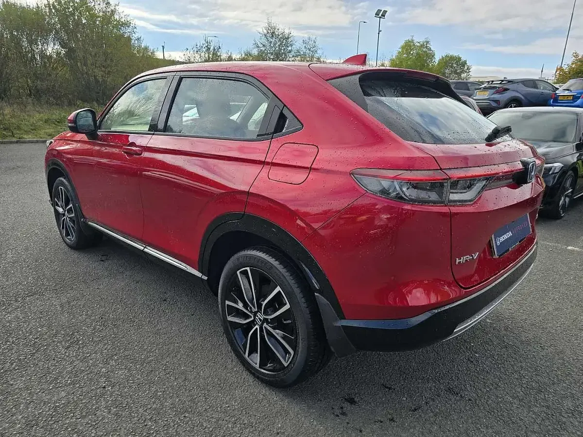 Used Honda HR-V Advance 131 HP (96 kW) 2022 Premium crystal red SUV