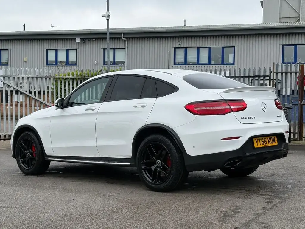 Usado Mercedes GLC220 AMG line 170 HP (125 kW) 2018 Branco Coupé