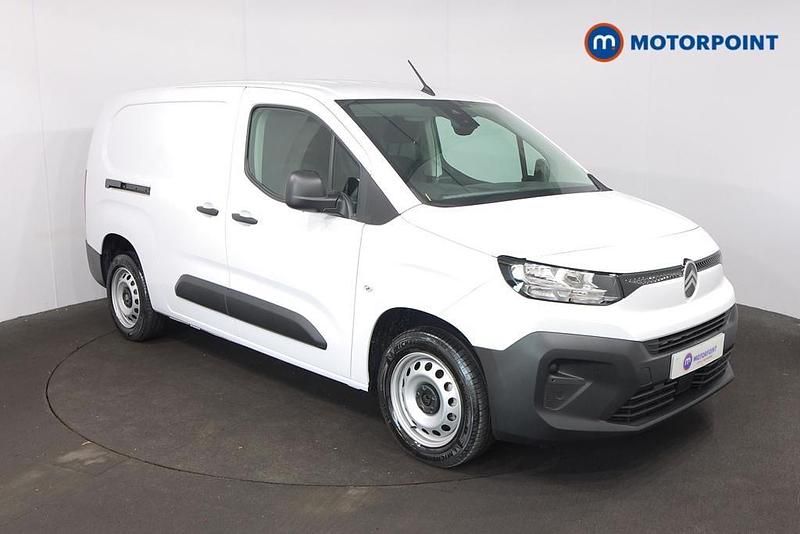 White New 2025 Citroën Berlingo MPV | £16,299 (Super price) - Image 1/4