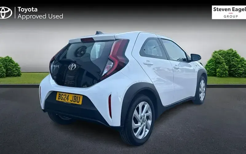 Used Toyota Aygo X PURE 72 HP (52 kW) 2024 White SUV