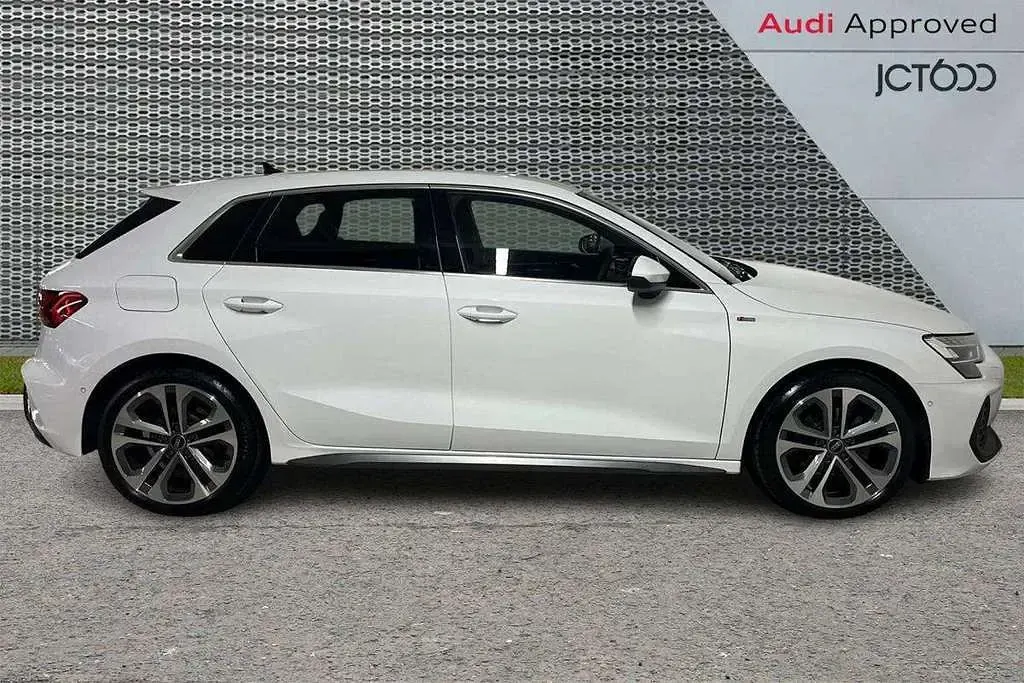 Used Audi A3 S-Line 113 HP (83 kW) 2026 White Hatchback