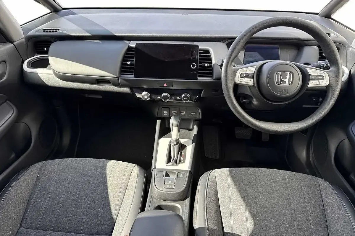 Used Honda Jazz Hybrid 109 HP (80 kW) 2023 Platinum white Hatchback