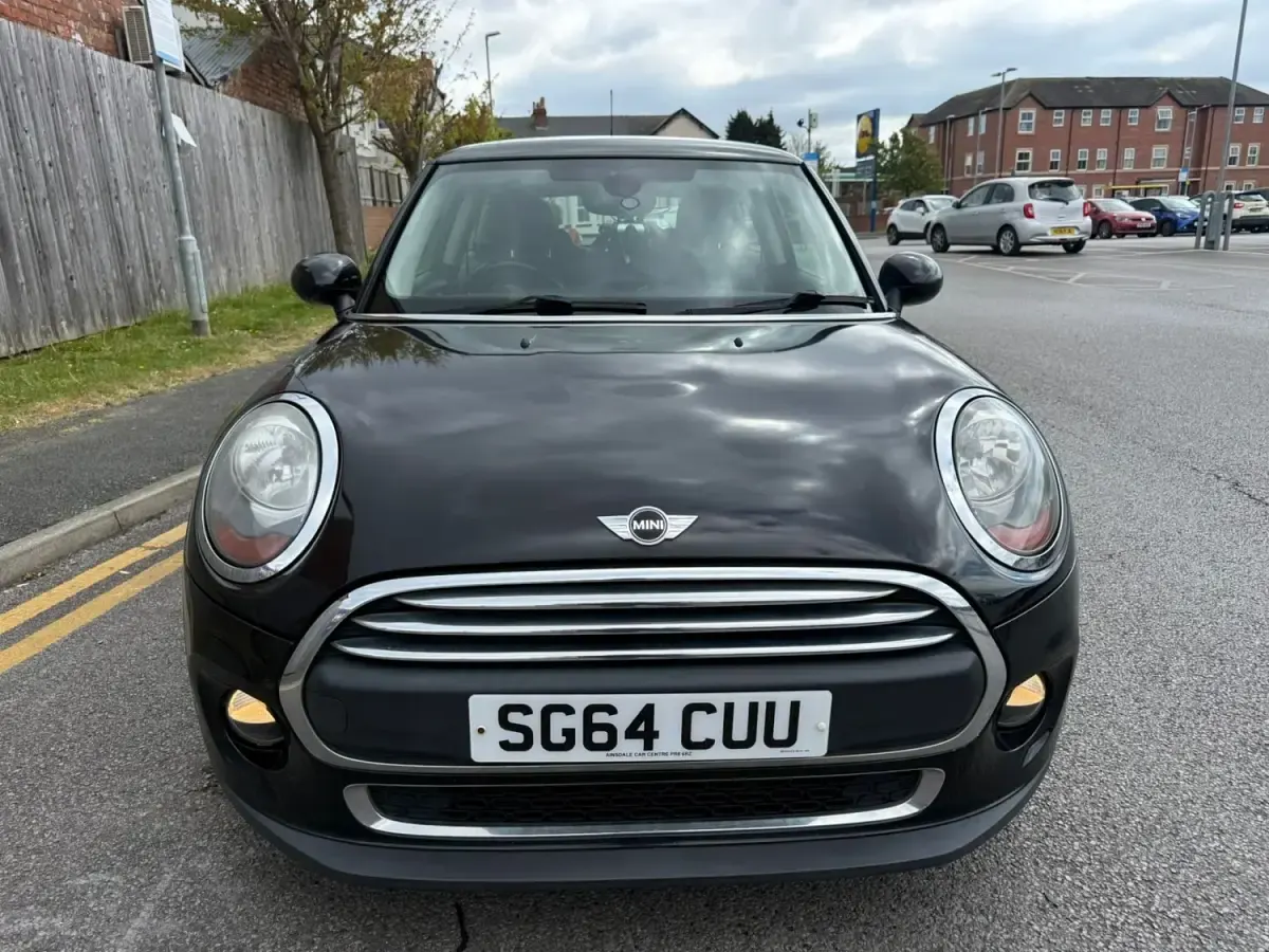 Begagnad Mini ONE Hatch 2014 Svart Halvkombi