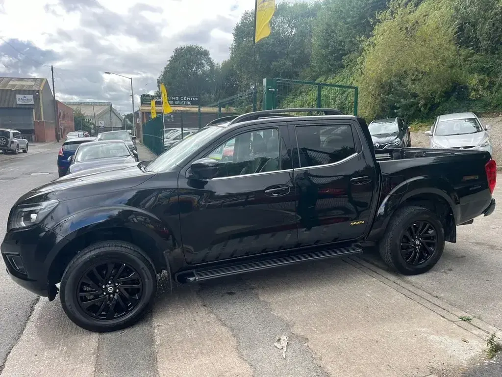 Used Nissan Navara N-Guard 190 HP (139 kW) 2019 Black Pickup