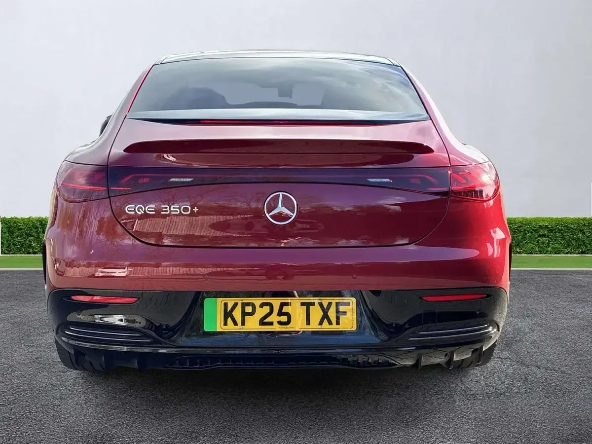 Usado Mercedes EQE350 AMG line 214 kW (292 HP) 2025 Vermelho Sedan