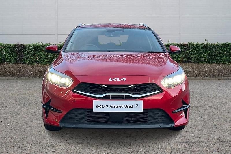 Używany Kia Ceed 138 KM (101 kW) 2025 Czerwony Hatchback