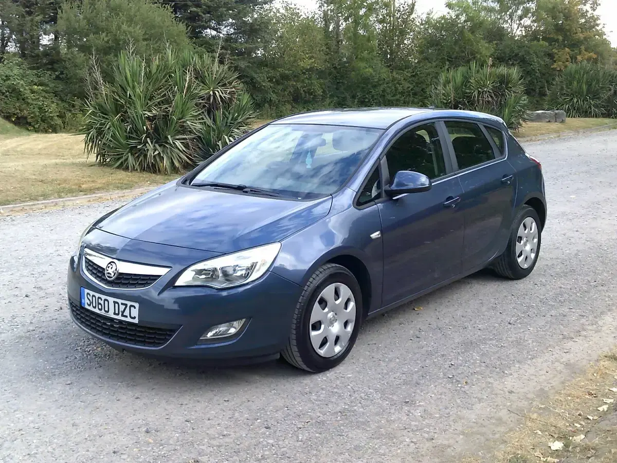 Used Vauxhall Astra 2011 Blue Hatchback