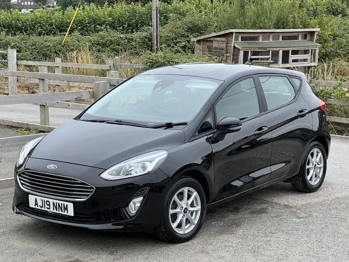 Used Ford Fiesta Zetec 85 HP (62 kW) 2019 Black Hatchback