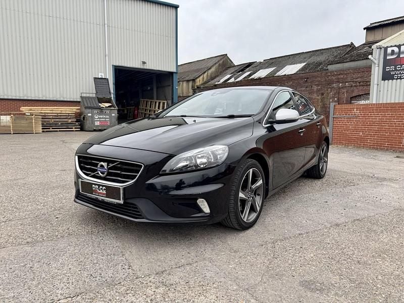 Used Volvo V40 R-Design 120 HP (88 kW) 2016 Black Hatchback