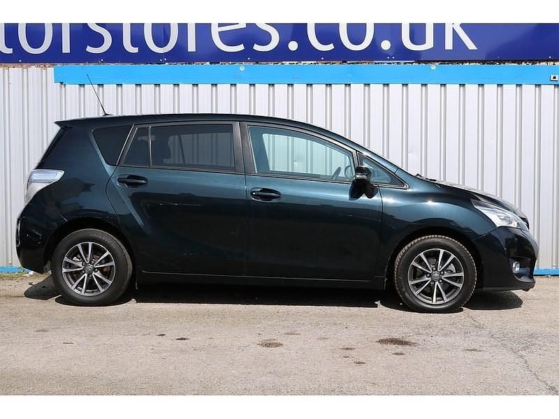 Used Toyota Verso 2013 Grey MPV