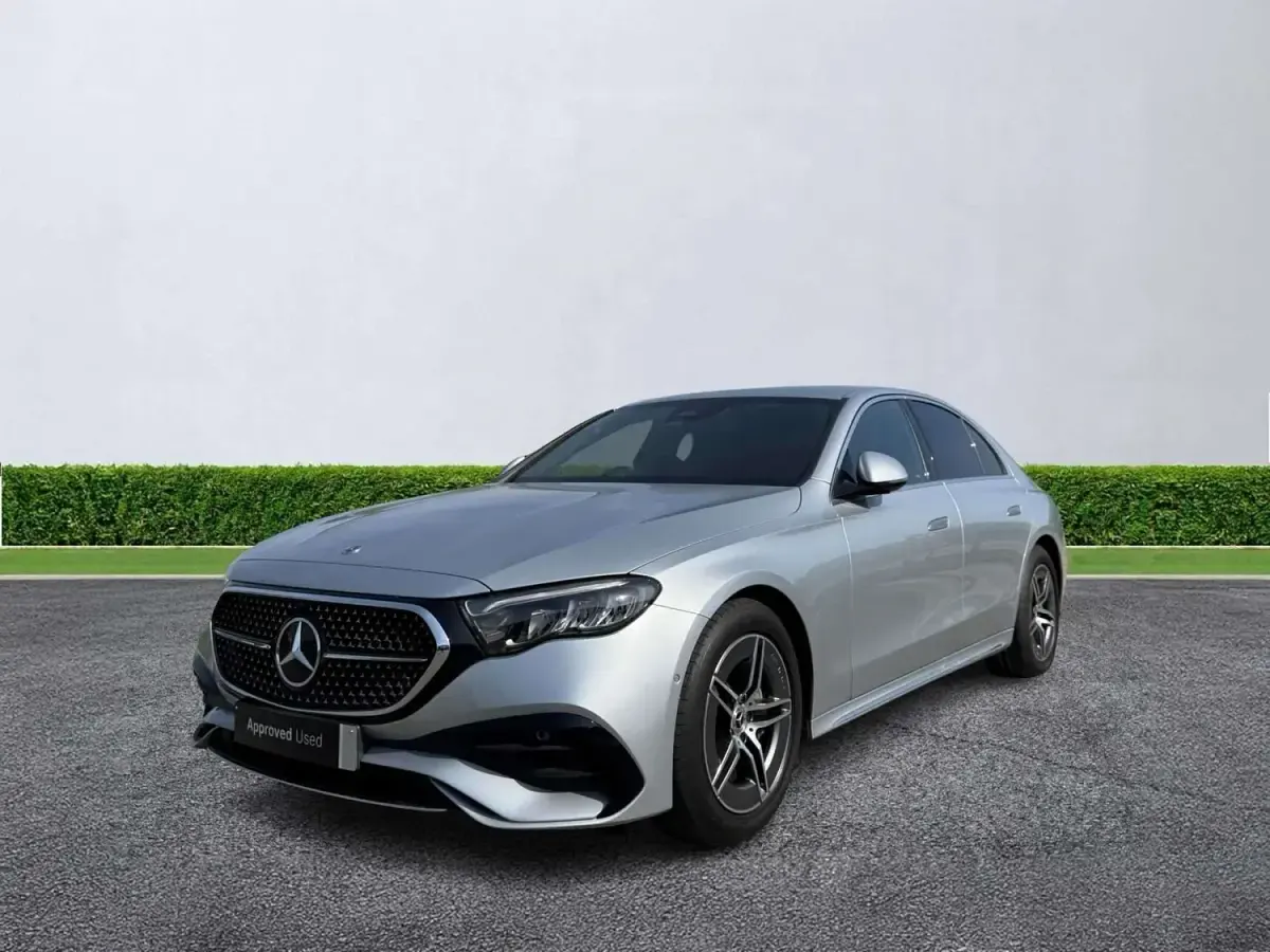 Usado Mercedes E200 AMG line 204 HP (150 kW) 2024 Prateado Sedan