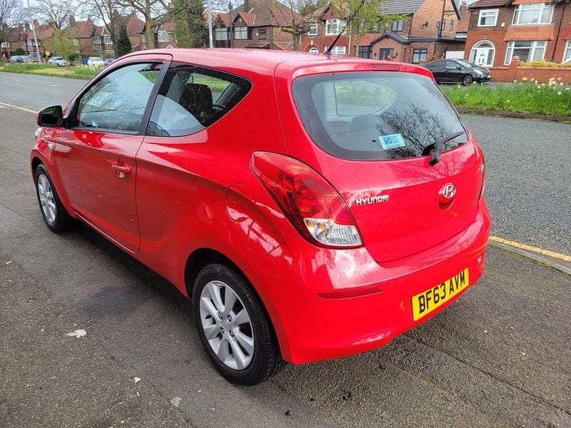 Used Hyundai i20 Active 85 HP (62 kW) 2013 Red Hatchback