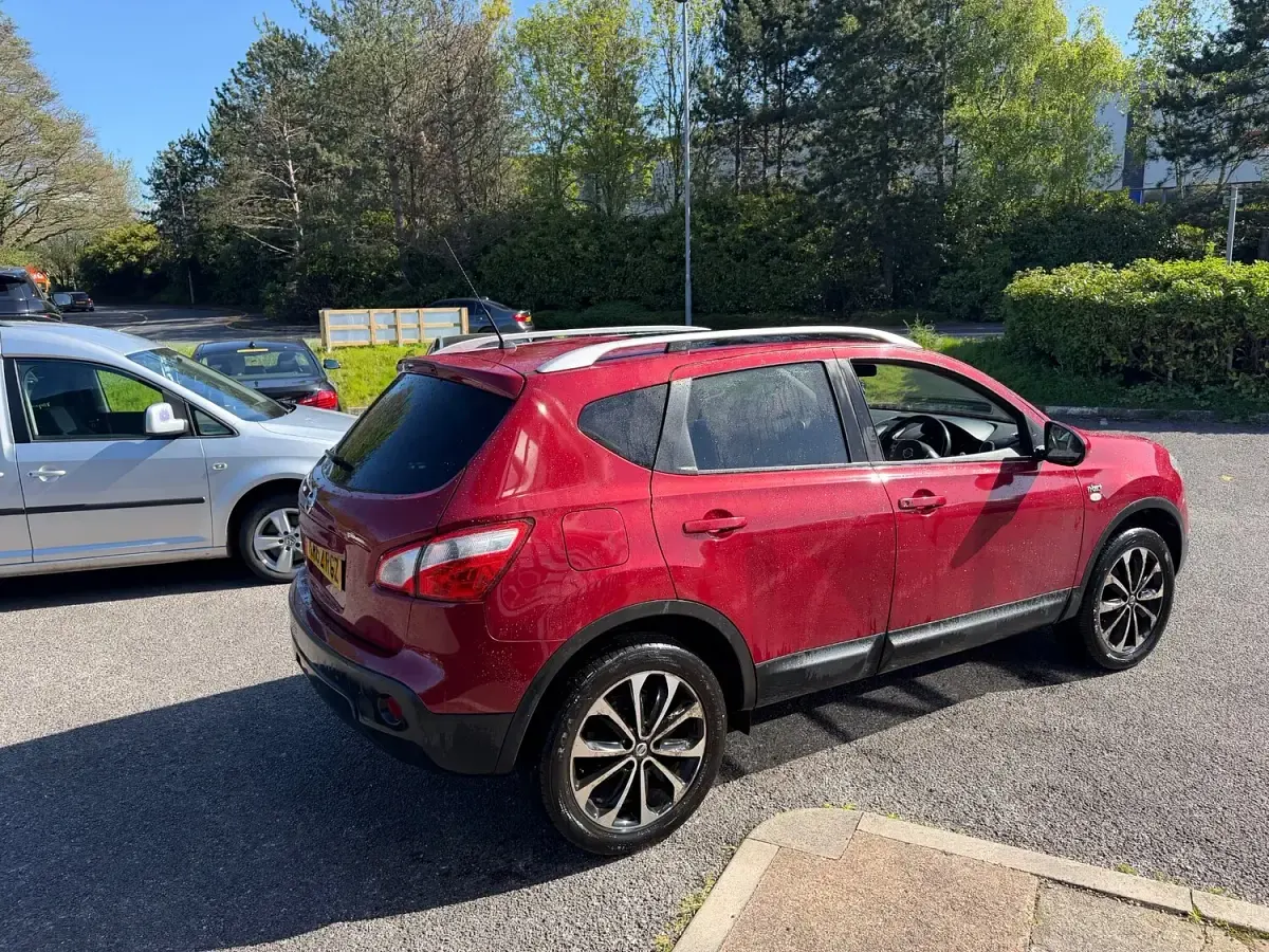 Used Nissan Qashqai N-TEC 117 HP (86 kW) 2013 Red SUV