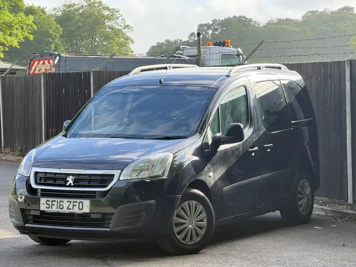 Used Peugeot TePee Active 2016 Black MPV