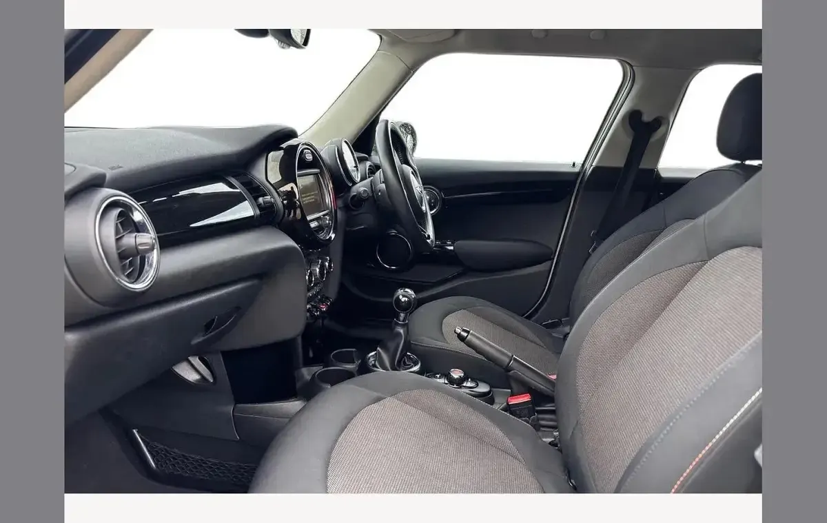 Used Mini ONE Hatch 102 HP (75 kW) 2016 White Hatchback