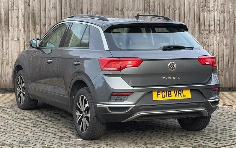 Used 2021 VW T-Roc SE SUV | £13,799 (Good price) - Image 1/4