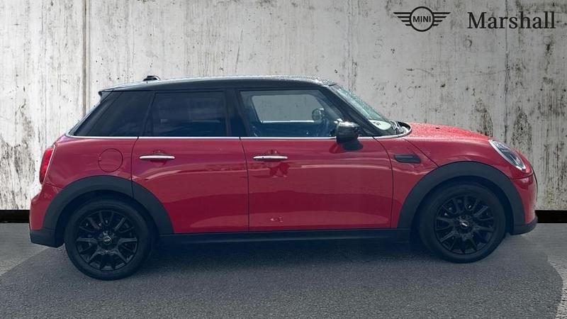 Usado Mini Cooper Classic 136 CV (100 kW) 2023 Rojo Utilitario