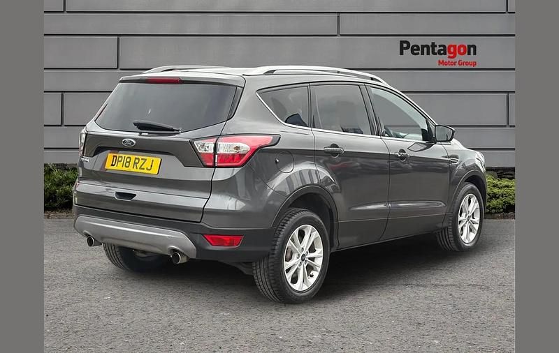 Usado Ford Kuga Titanium 120 CV (88 kW) 2018 Gris SUV