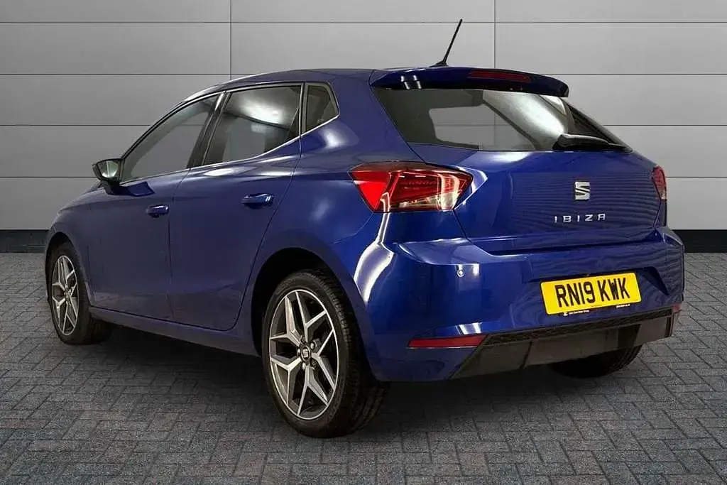 Używany Seat Ibiza XCELLENCE Lux 94 KM (69 kW) 2019 Niebieski Hatchback