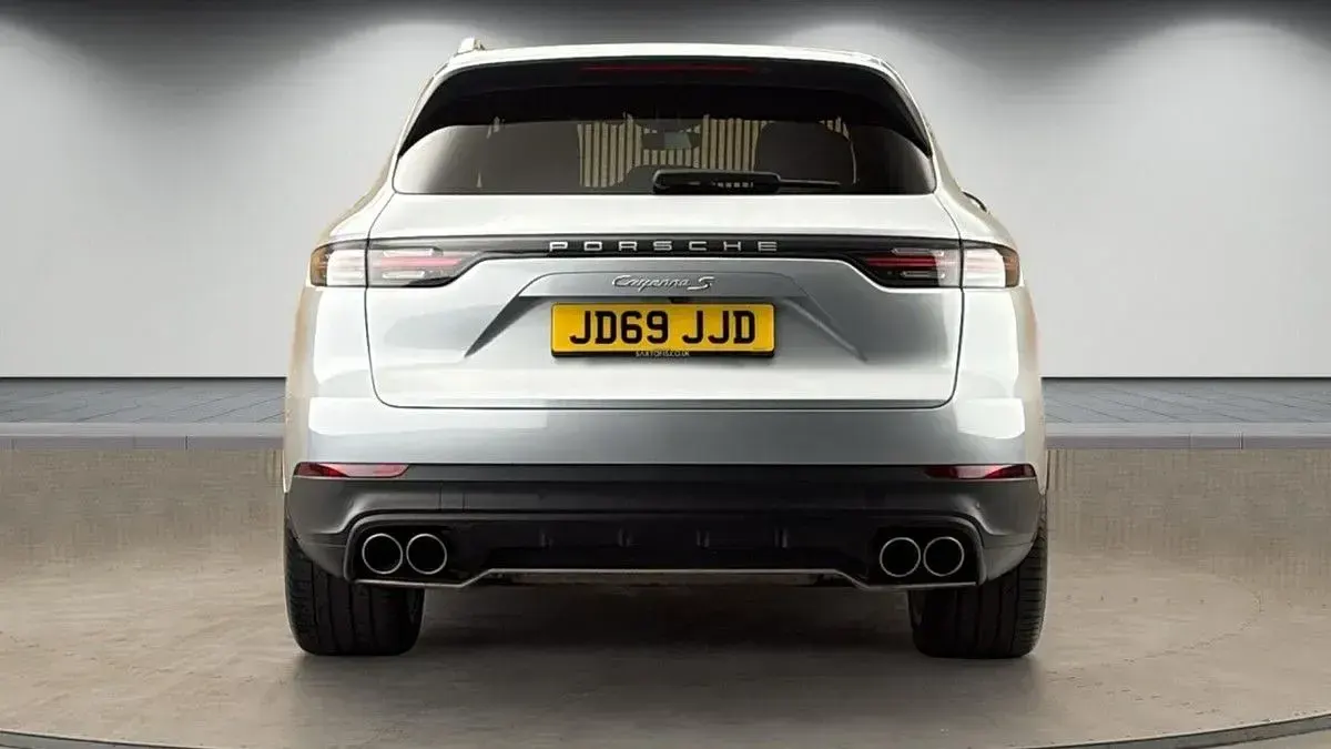 Used Porsche Cayenne 440 HP (323 kW) 2019 Dolomite silver SUV