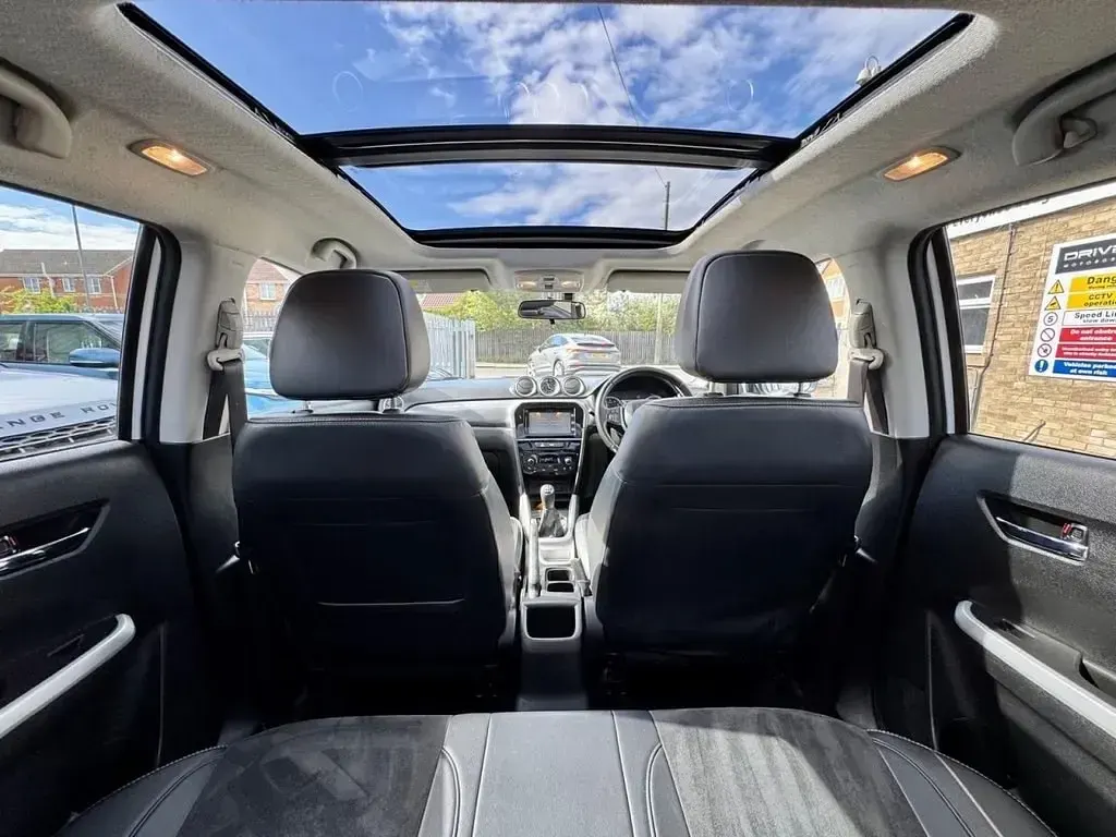 Used Suzuki Vitara SZ5 120 HP (88 kW) 2015 White SUV